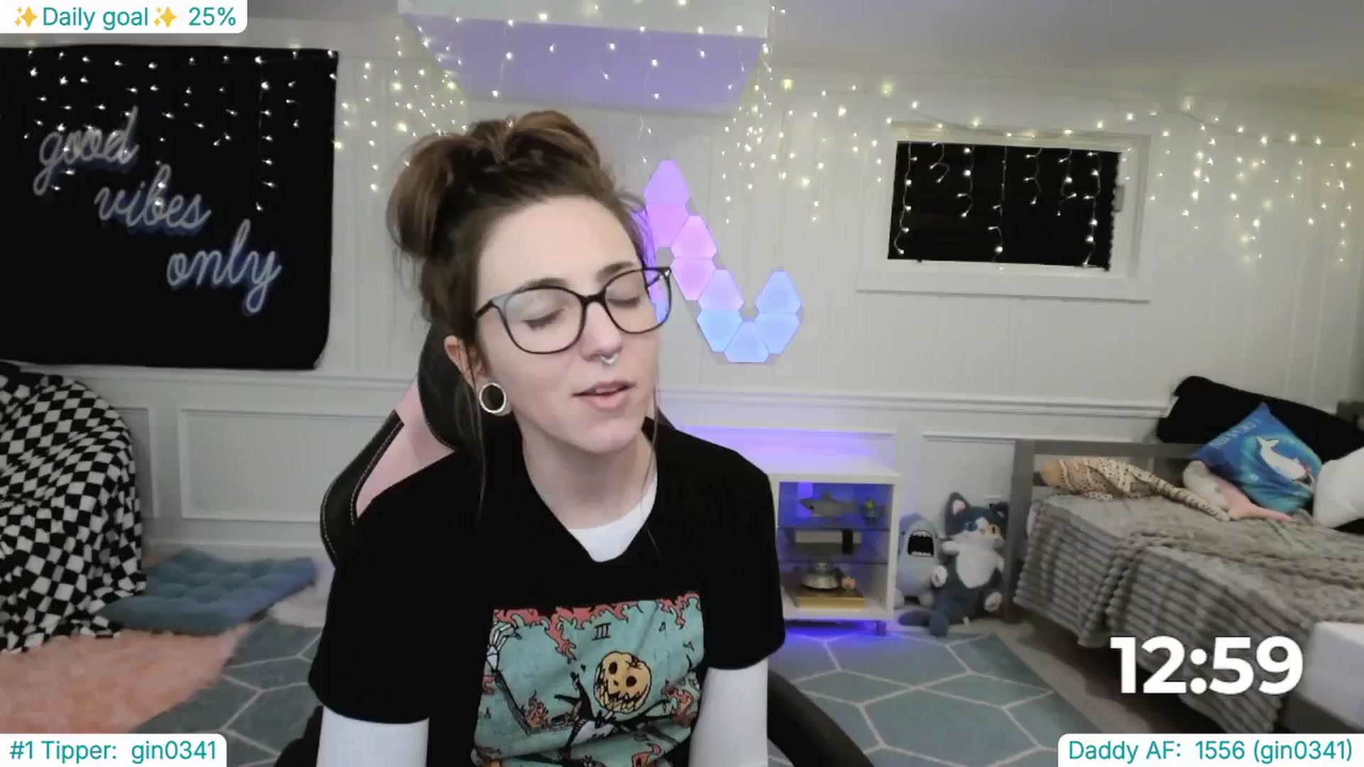 Gallery image thumbnail from TheSharkQueen's myfreecams stream on, 02/19/2025, 07:29 image 13 of 20