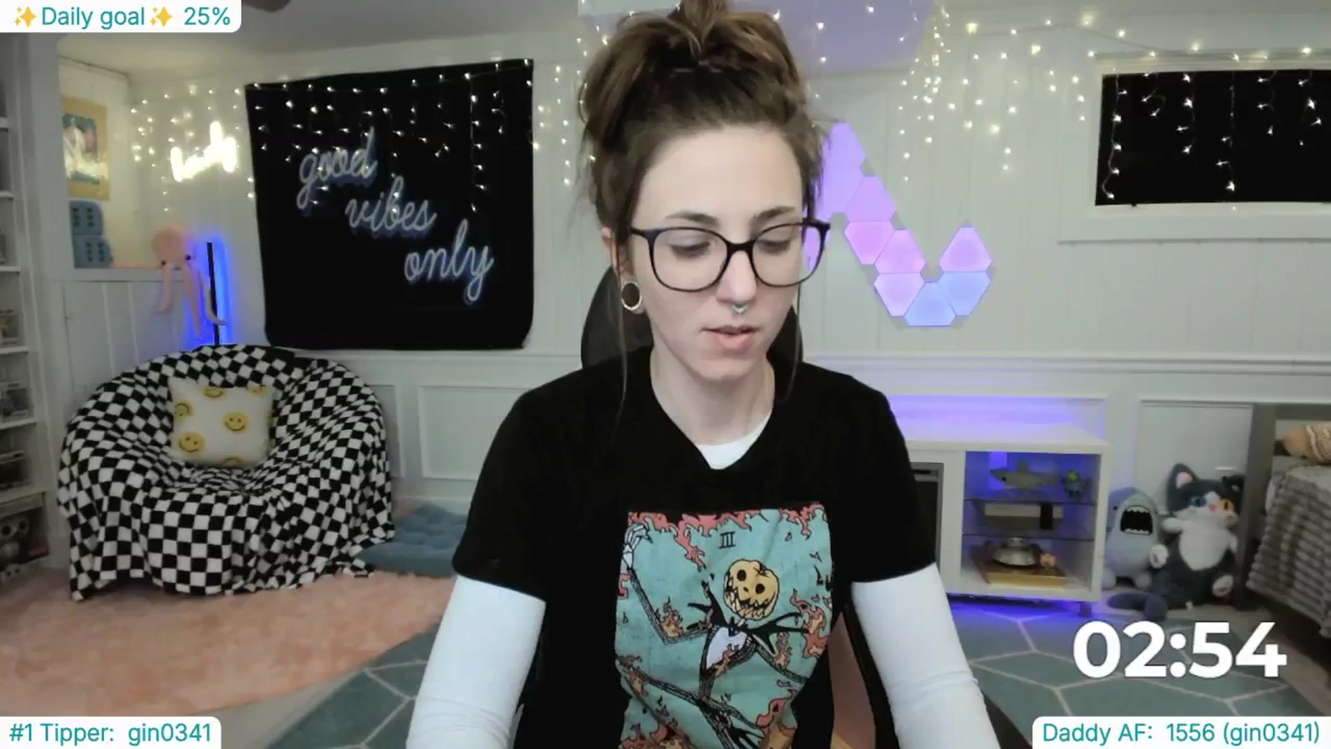 Gallery image thumbnail from TheSharkQueen's myfreecams stream on, 02/19/2025, 07:29 image 18 of 20