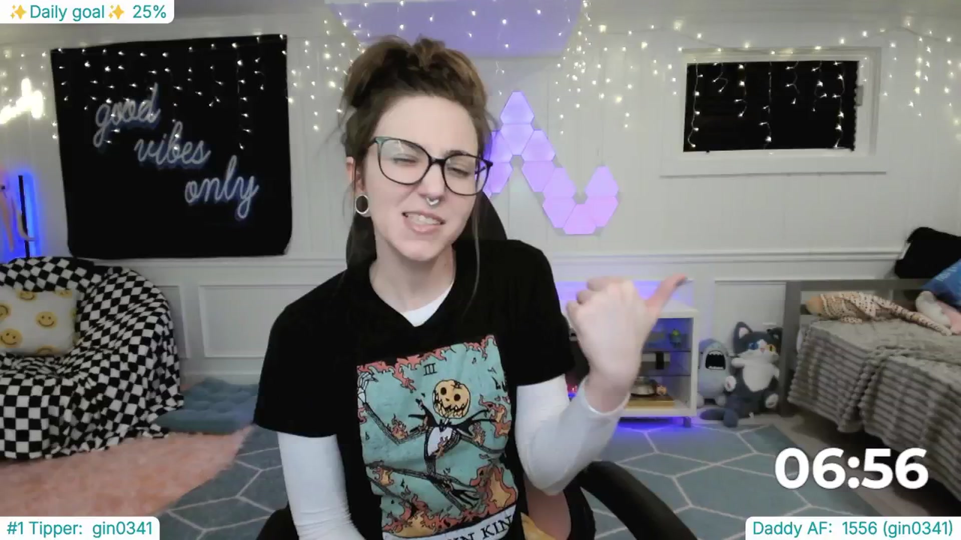 Gallery image thumbnail from TheSharkQueen's myfreecams stream on, 02/19/2025, 07:29 image 16 of 20