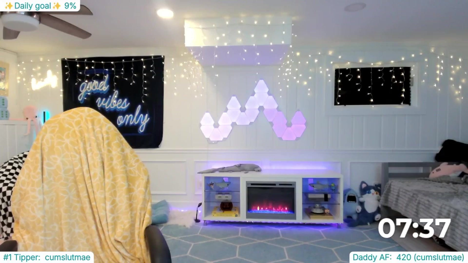 Gallery image thumbnail from TheSharkQueen's myfreecams stream on, 02/21/2025, 09:08 image 12 of 20