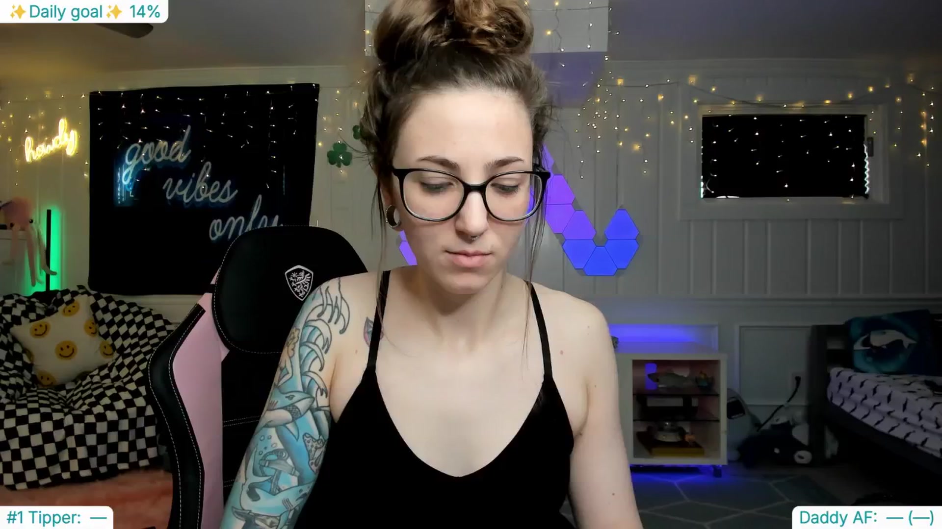 Gallery image thumbnail from TheSharkQueen's myfreecams stream on, 03/11/2025, 19:41 image 5 of 20
