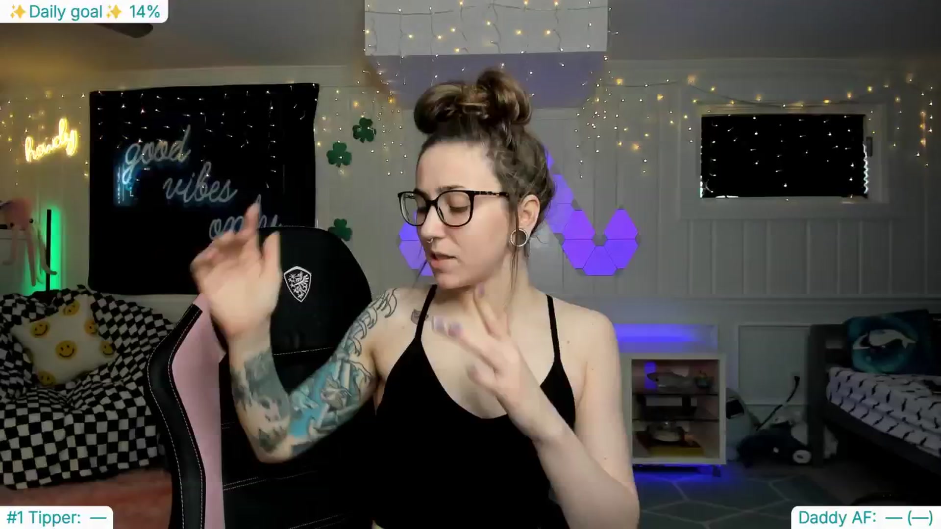Gallery image thumbnail from TheSharkQueen's myfreecams stream on, 03/11/2025, 19:41 image 1 of 20