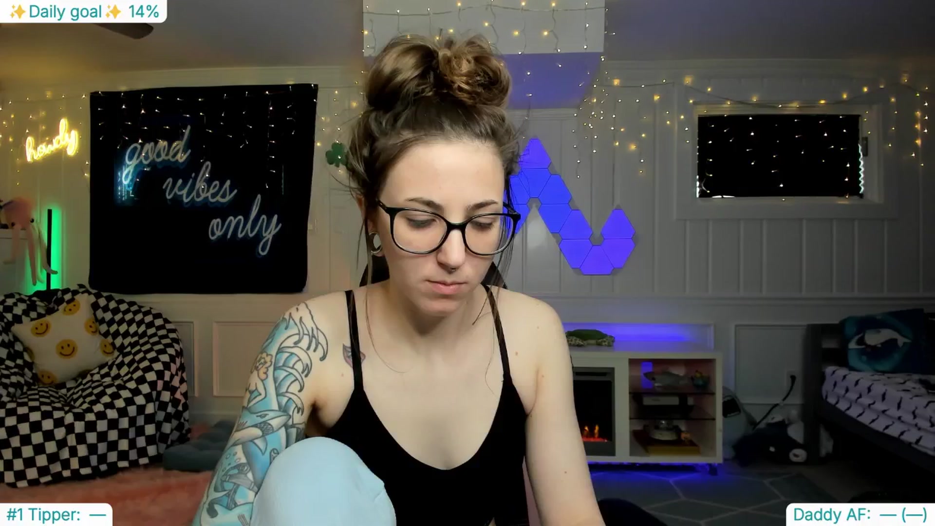 Gallery image thumbnail from TheSharkQueen's myfreecams stream on, 03/11/2025, 19:41 image 14 of 20
