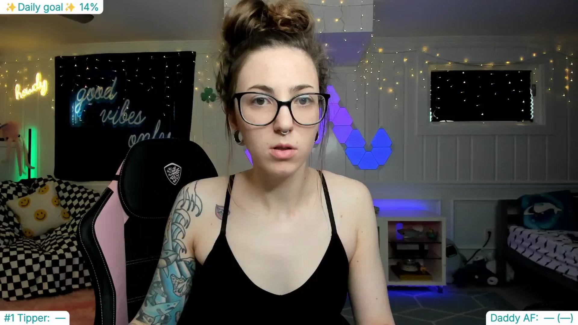 Gallery image thumbnail from TheSharkQueen's myfreecams stream on, 03/11/2025, 19:41 image 7 of 20