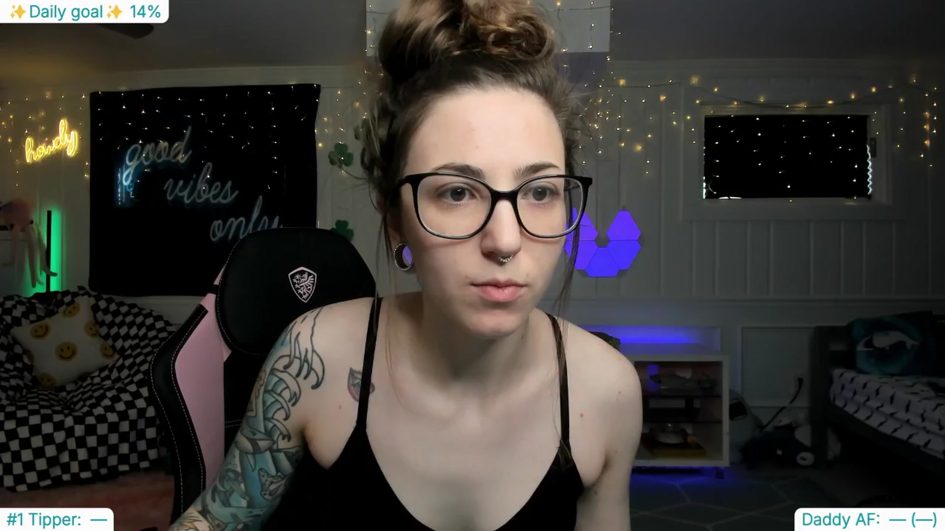 Gallery image thumbnail from TheSharkQueen's myfreecams stream on, 03/11/2025, 19:41 image 2 of 20