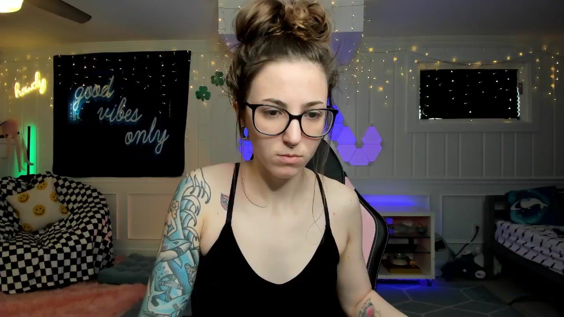 Gallery image thumbnail from TheSharkQueen's myfreecams stream on, 03/11/2025, 19:41 image 20 of 20