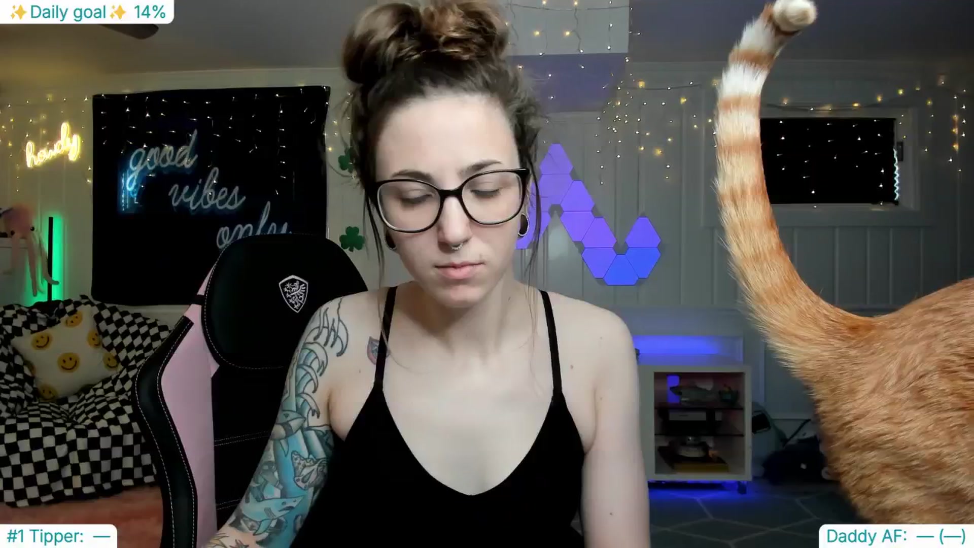 Gallery image thumbnail from TheSharkQueen's myfreecams stream on, 03/11/2025, 19:41 image 3 of 20