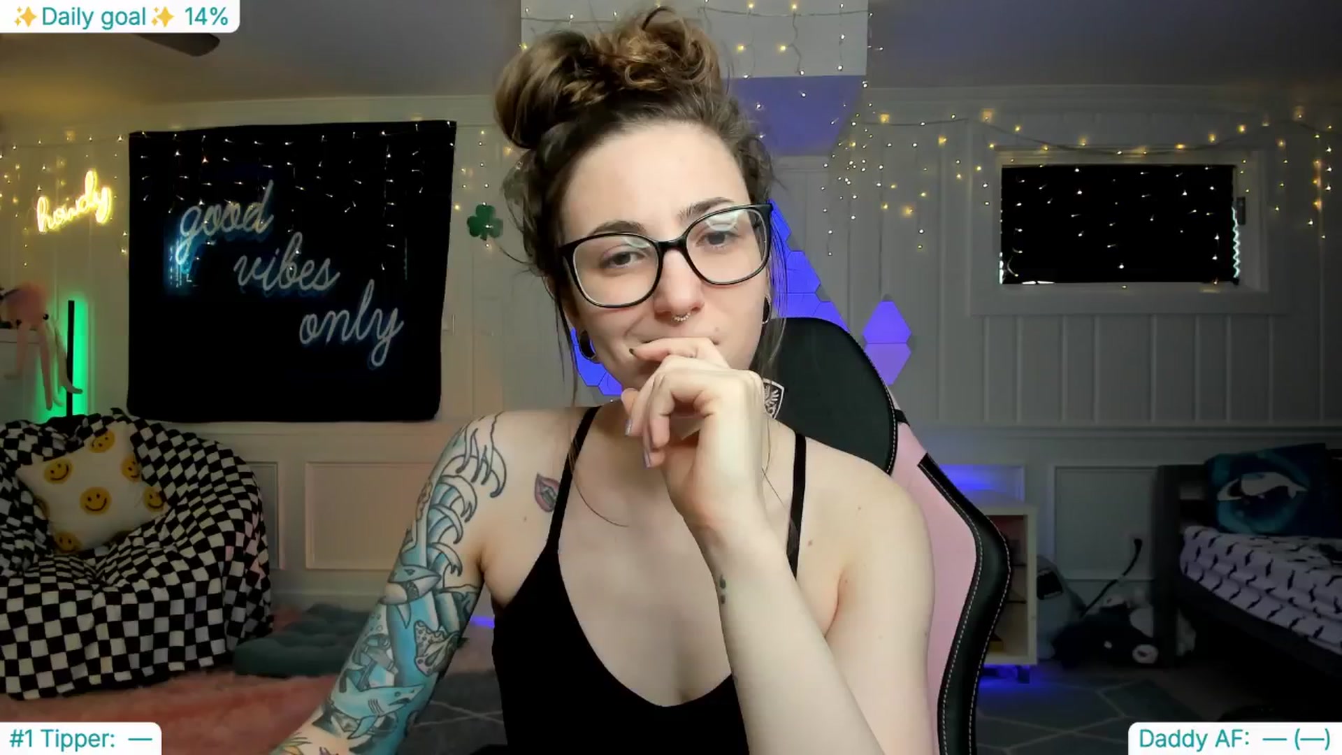 Gallery image thumbnail from TheSharkQueen's myfreecams stream on, 03/11/2025, 19:41 image 18 of 20