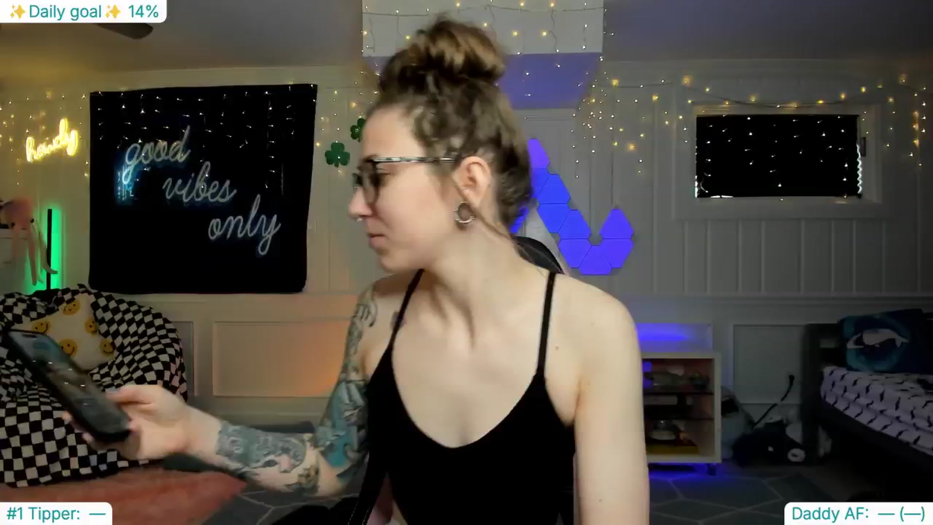Gallery image thumbnail from TheSharkQueen's myfreecams stream on, 03/11/2025, 19:41 image 13 of 20