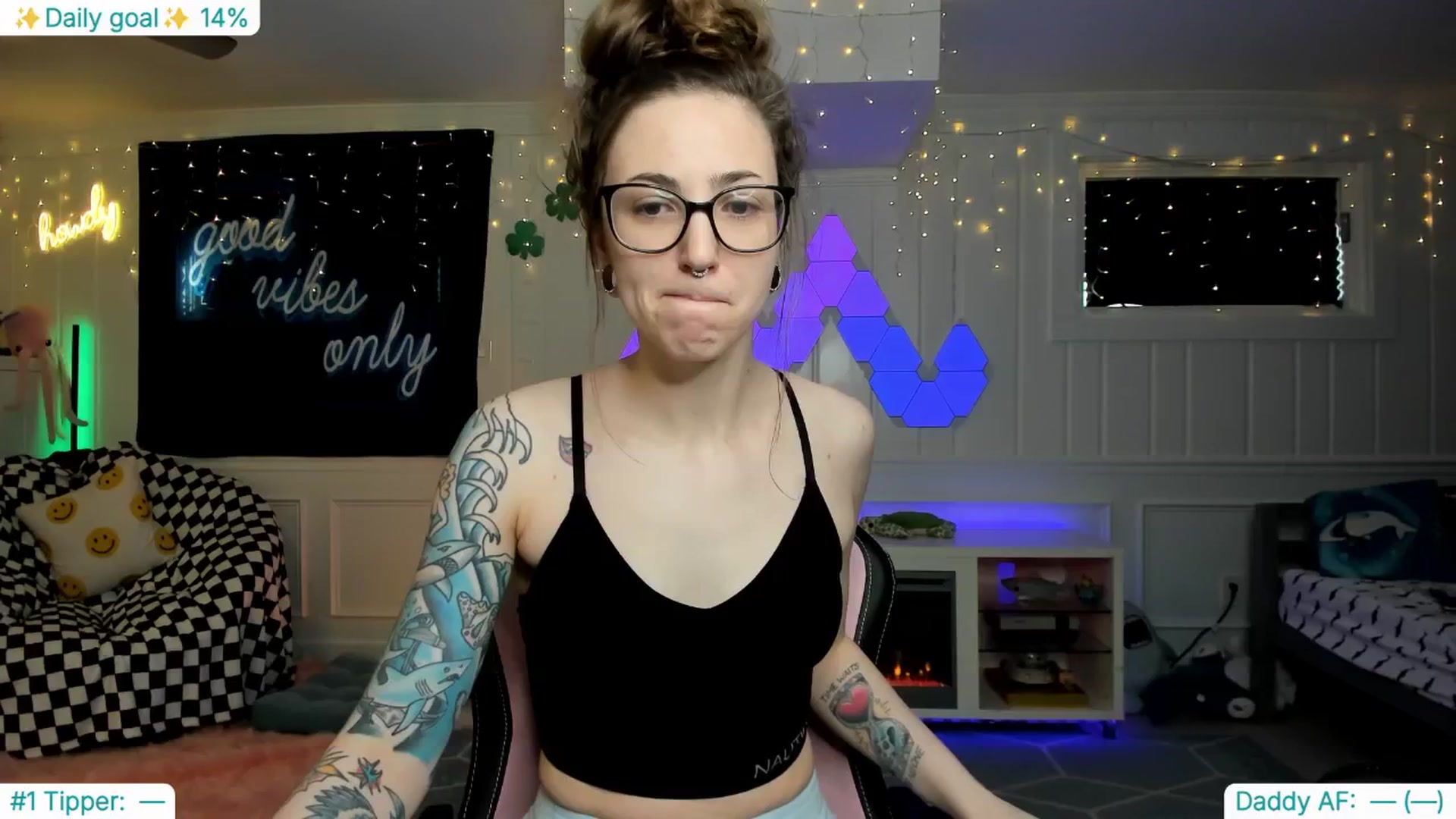 Gallery image thumbnail from TheSharkQueen's myfreecams stream on, 03/11/2025, 19:41 image 9 of 20