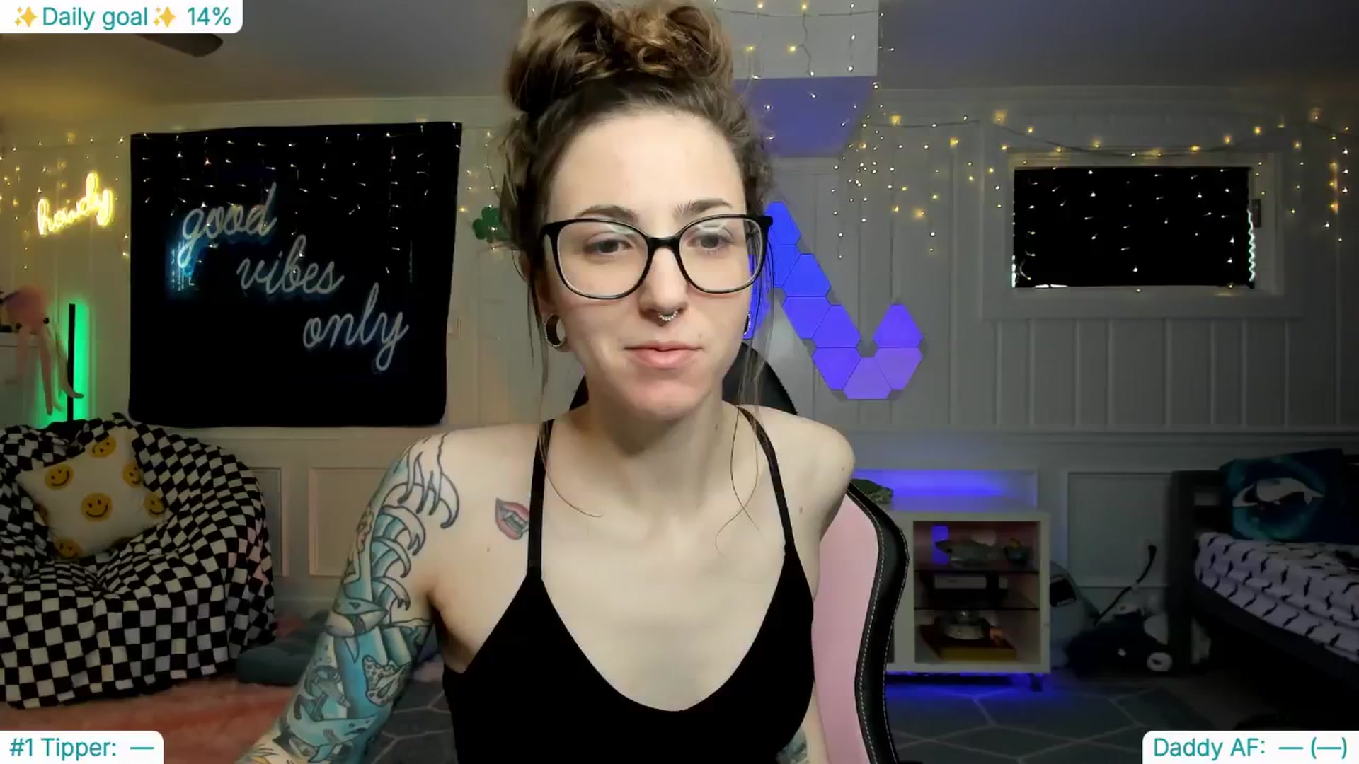 Gallery image thumbnail from TheSharkQueen's myfreecams stream on, 03/11/2025, 19:41 image 17 of 20