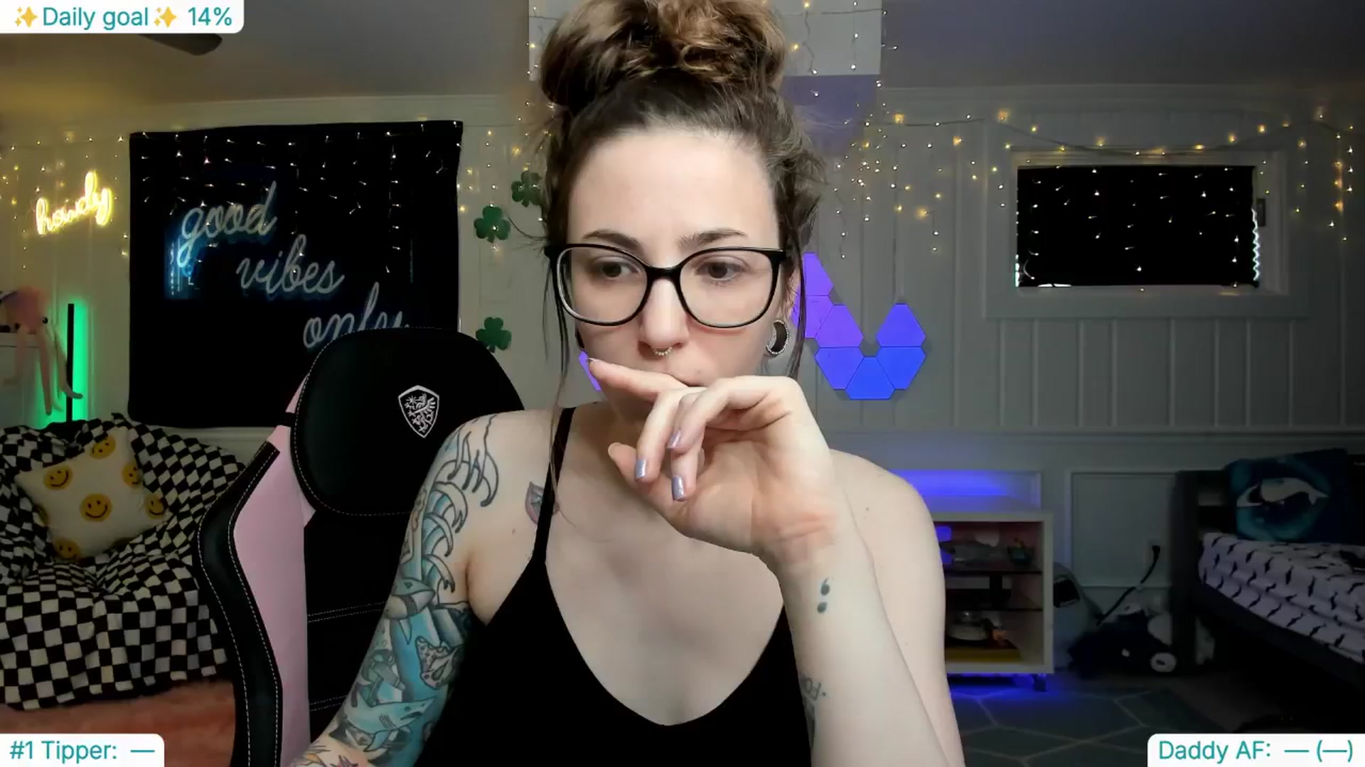 Gallery image thumbnail from TheSharkQueen's myfreecams stream on, 03/11/2025, 19:41 image 4 of 20