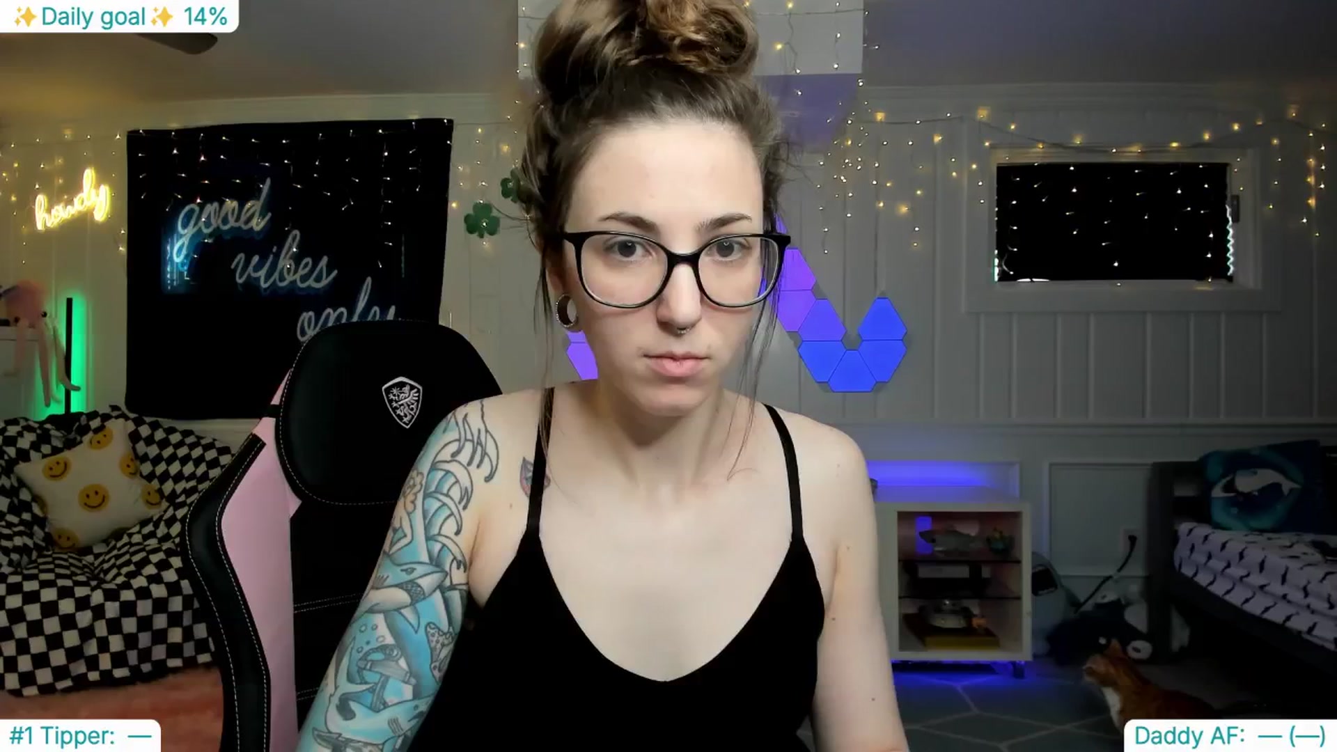 Gallery image thumbnail from TheSharkQueen's myfreecams stream on, 03/11/2025, 19:41 image 6 of 20