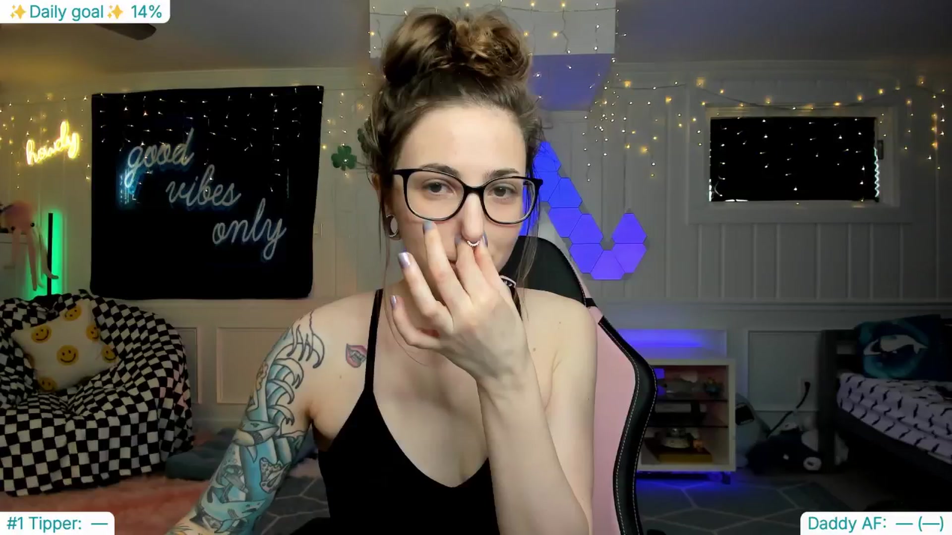 Gallery image thumbnail from TheSharkQueen's myfreecams stream on, 03/11/2025, 19:41 image 16 of 20