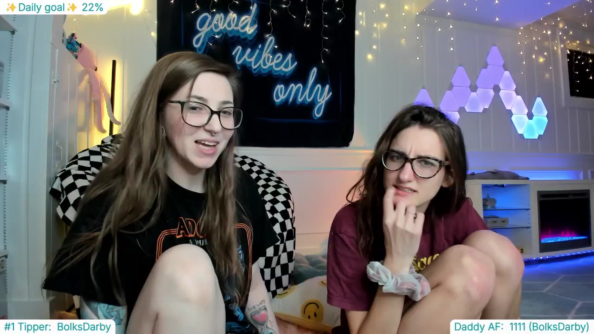 Gallery image thumbnail from TheSharkQueen's myfreecams stream on, 03/15/2025, 09:11 image 4 of 20
