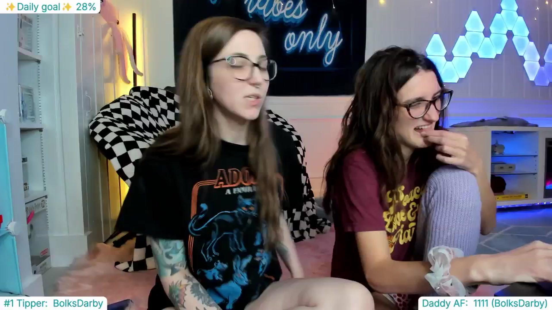 Gallery image thumbnail from TheSharkQueen's myfreecams stream on, 03/15/2025, 09:11 image 15 of 20