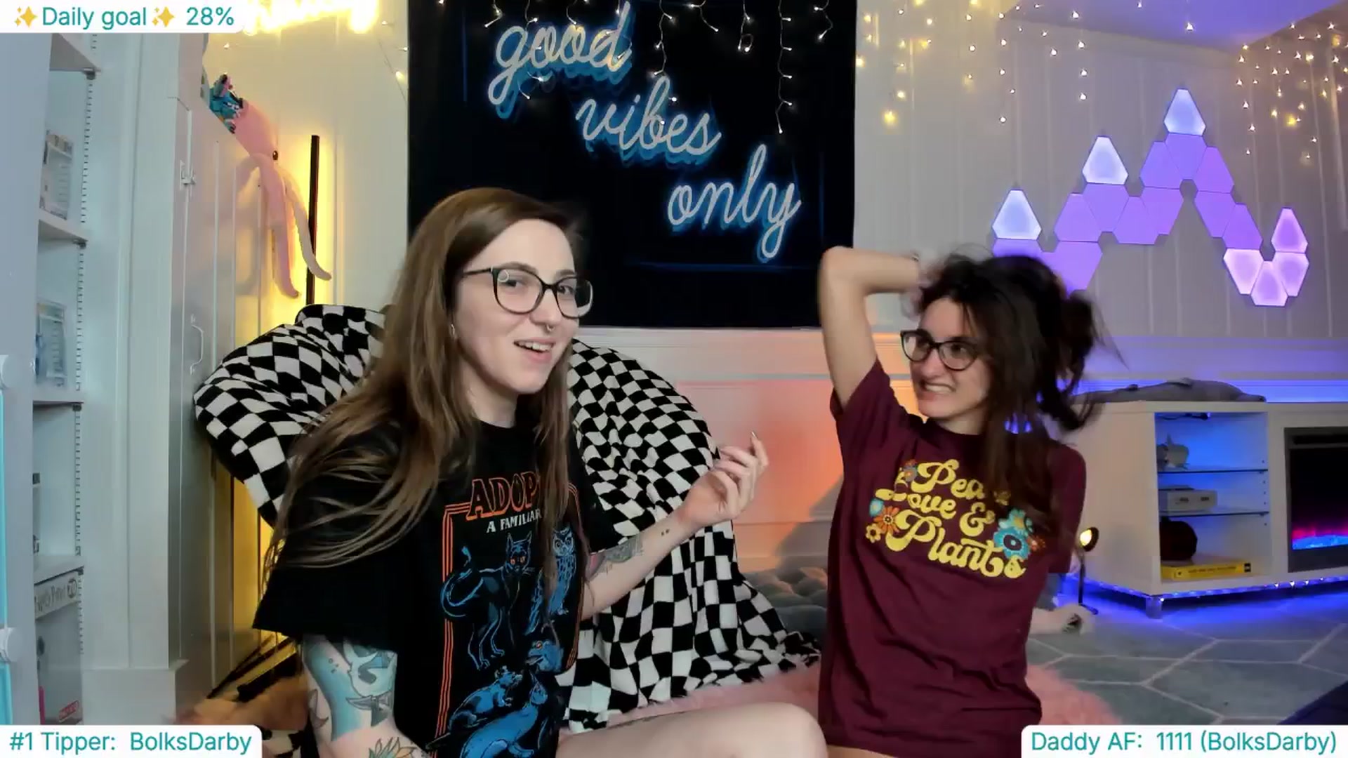 Gallery image thumbnail from TheSharkQueen's myfreecams stream on, 03/15/2025, 09:11 image 12 of 20