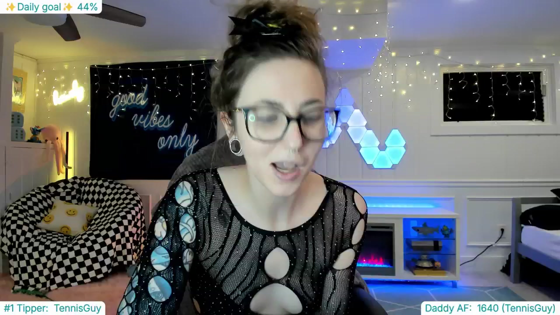 Gallery image thumbnail from TheSharkQueen's myfreecams stream on, 03/21/2025, 02:52 image 14 of 20