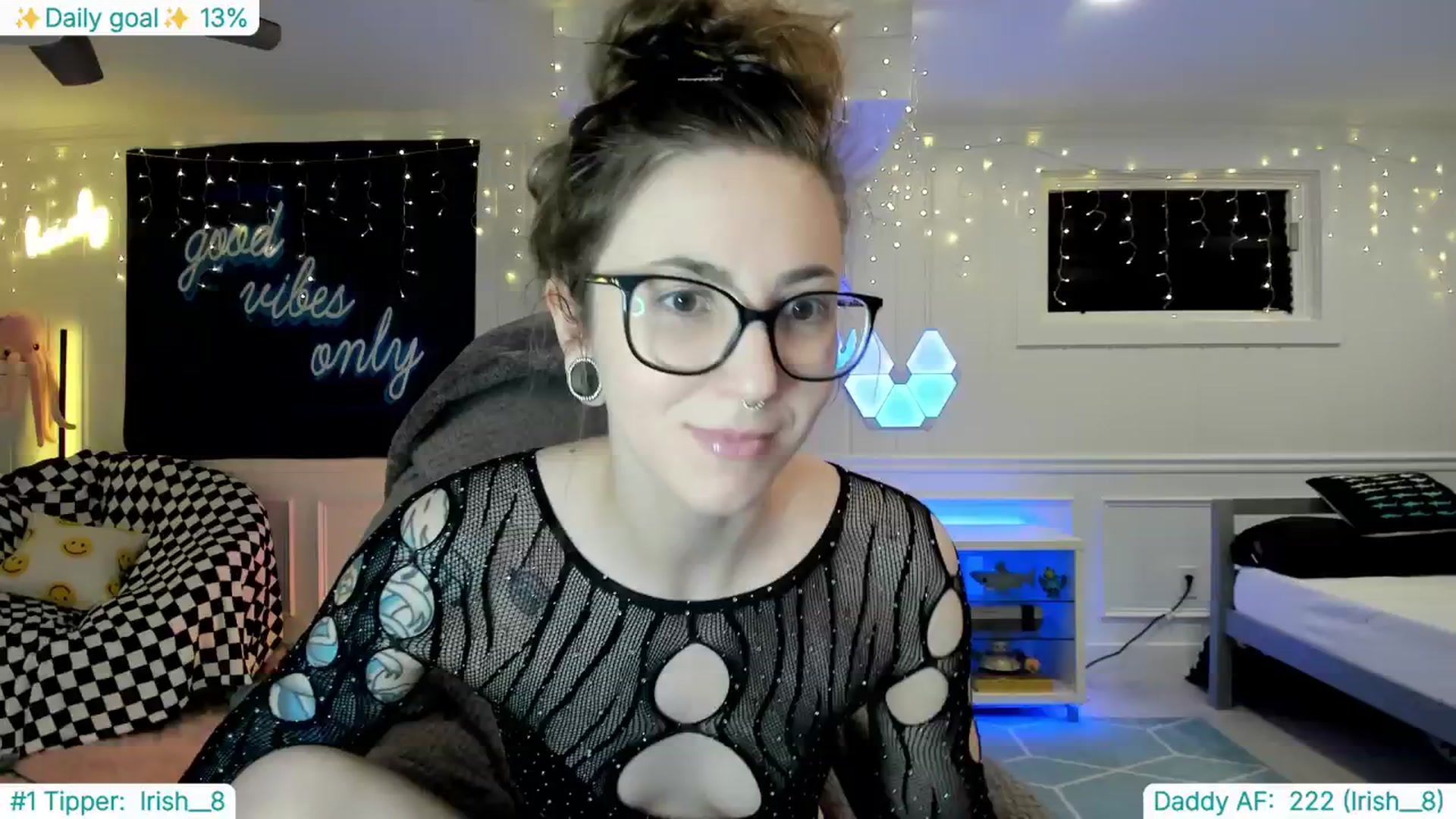 Gallery image thumbnail from TheSharkQueen's myfreecams stream on, 03/21/2025, 02:52 image 4 of 20
