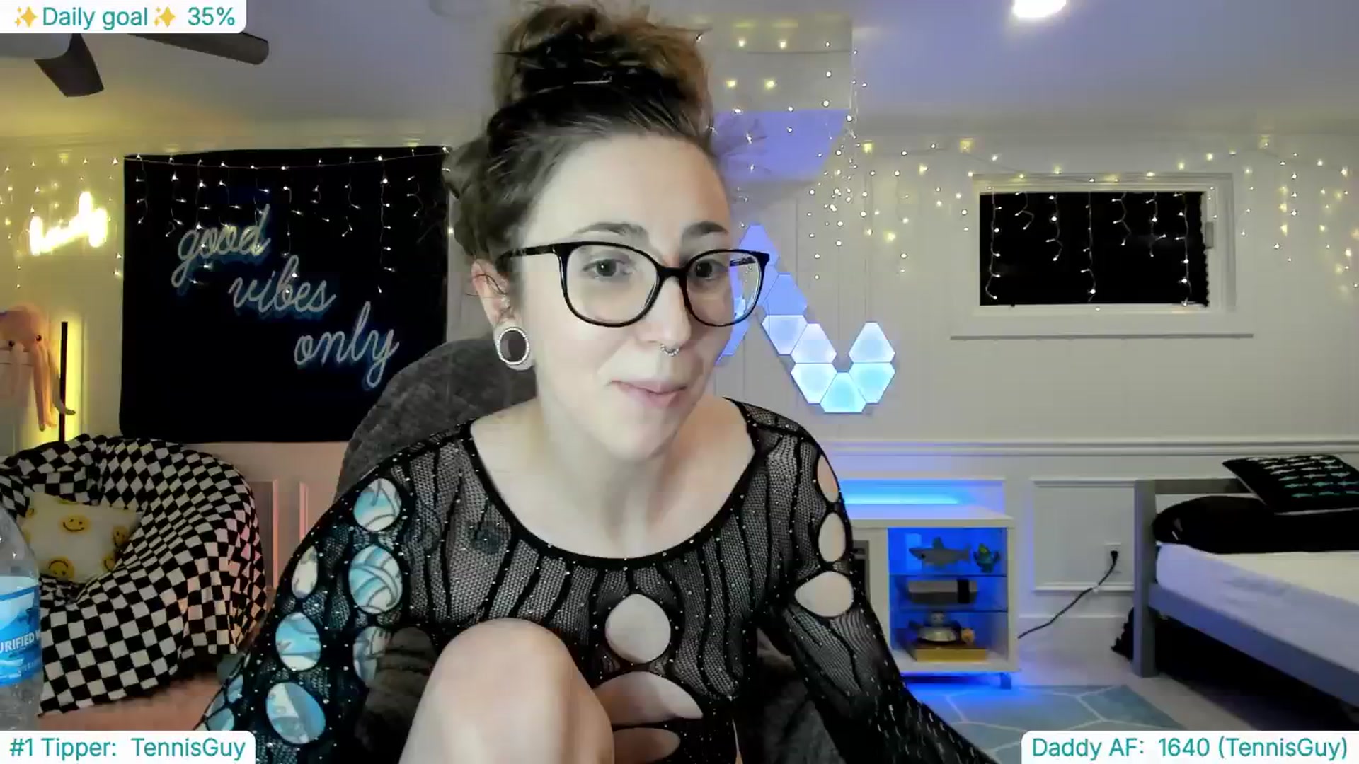 Gallery image thumbnail from TheSharkQueen's myfreecams stream on, 03/21/2025, 02:52 image 10 of 20
