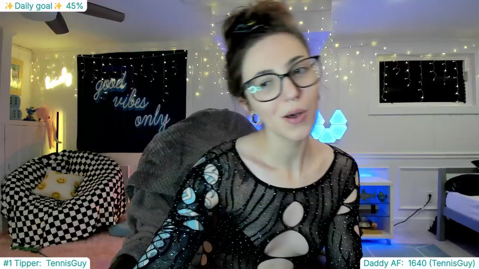 Gallery image thumbnail from TheSharkQueen's myfreecams stream on, 03/21/2025, 02:52 image 15 of 20