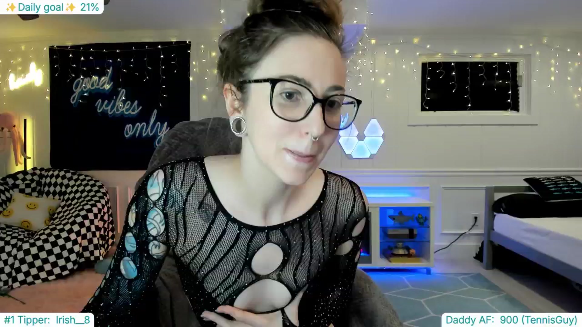 Gallery image thumbnail from TheSharkQueen's myfreecams stream on, 03/21/2025, 02:52 image 9 of 20