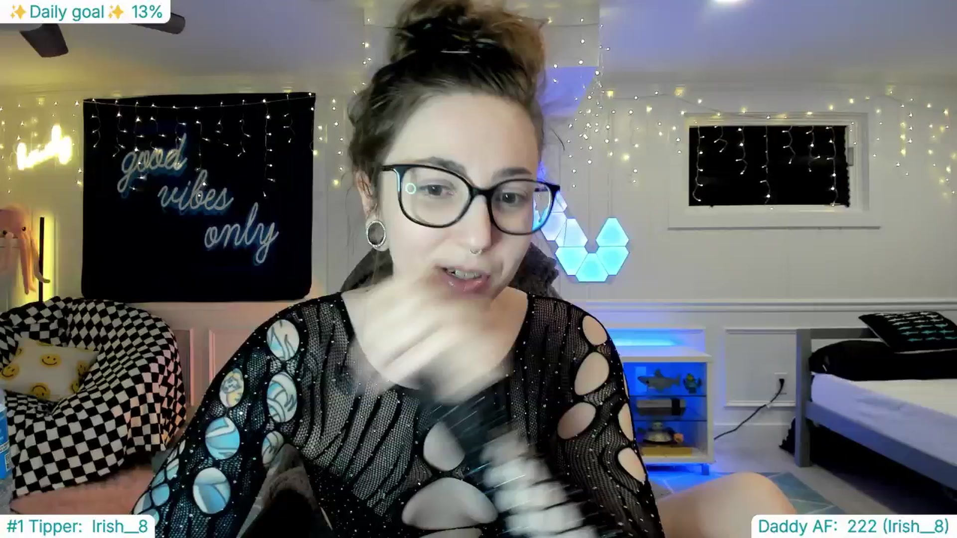 Gallery image thumbnail from TheSharkQueen's myfreecams stream on, 03/21/2025, 02:52 image 6 of 20
