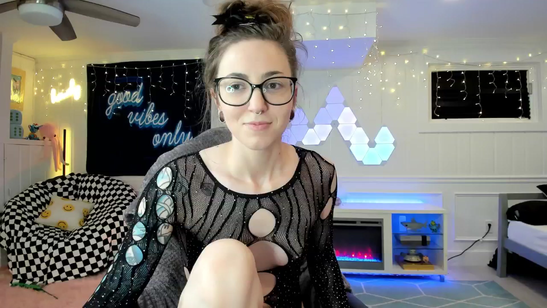 Gallery image thumbnail from TheSharkQueen's myfreecams stream on, 03/21/2025, 02:52 image 13 of 20