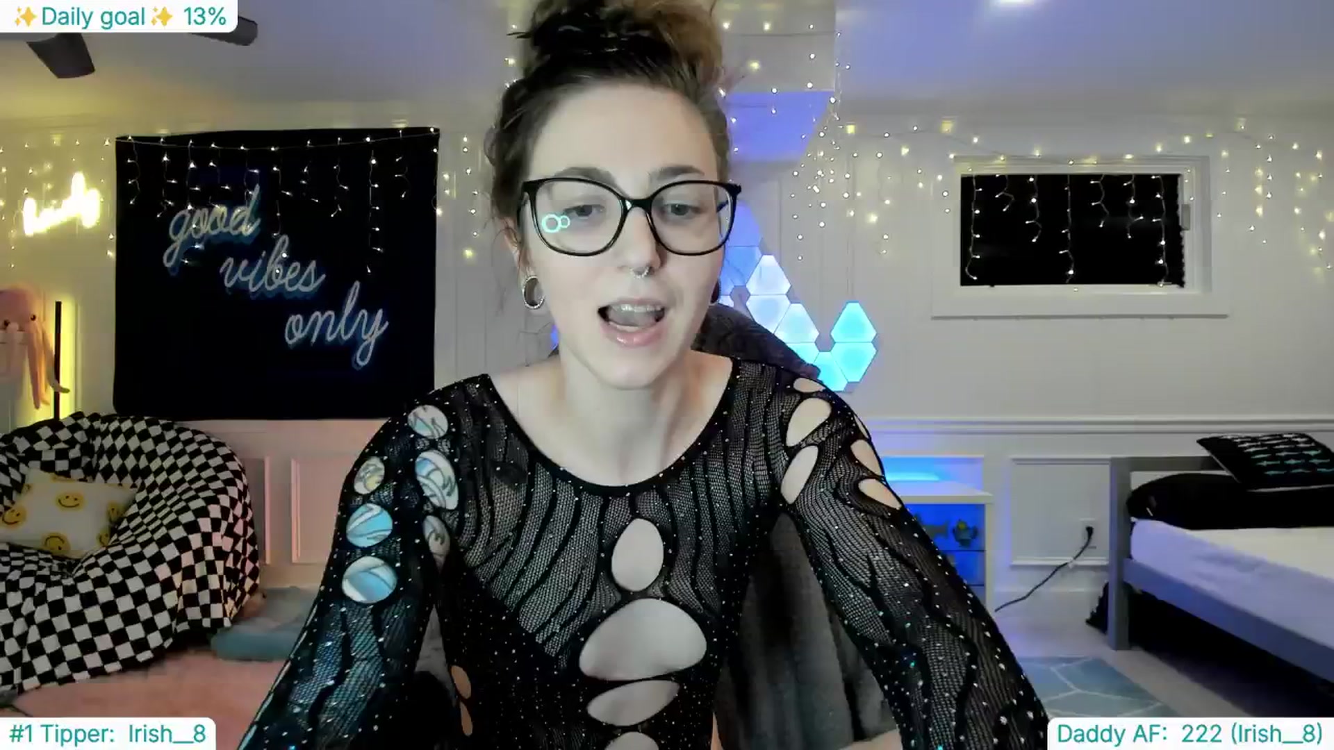 Gallery image thumbnail from TheSharkQueen's myfreecams stream on, 03/21/2025, 02:52 image 7 of 20