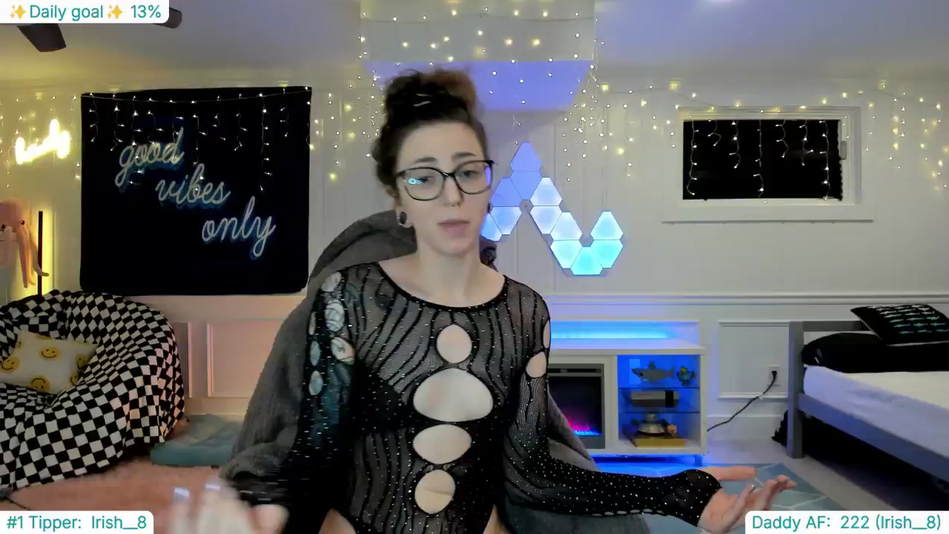 Gallery image thumbnail from TheSharkQueen's myfreecams stream on, 03/21/2025, 02:52 image 2 of 20