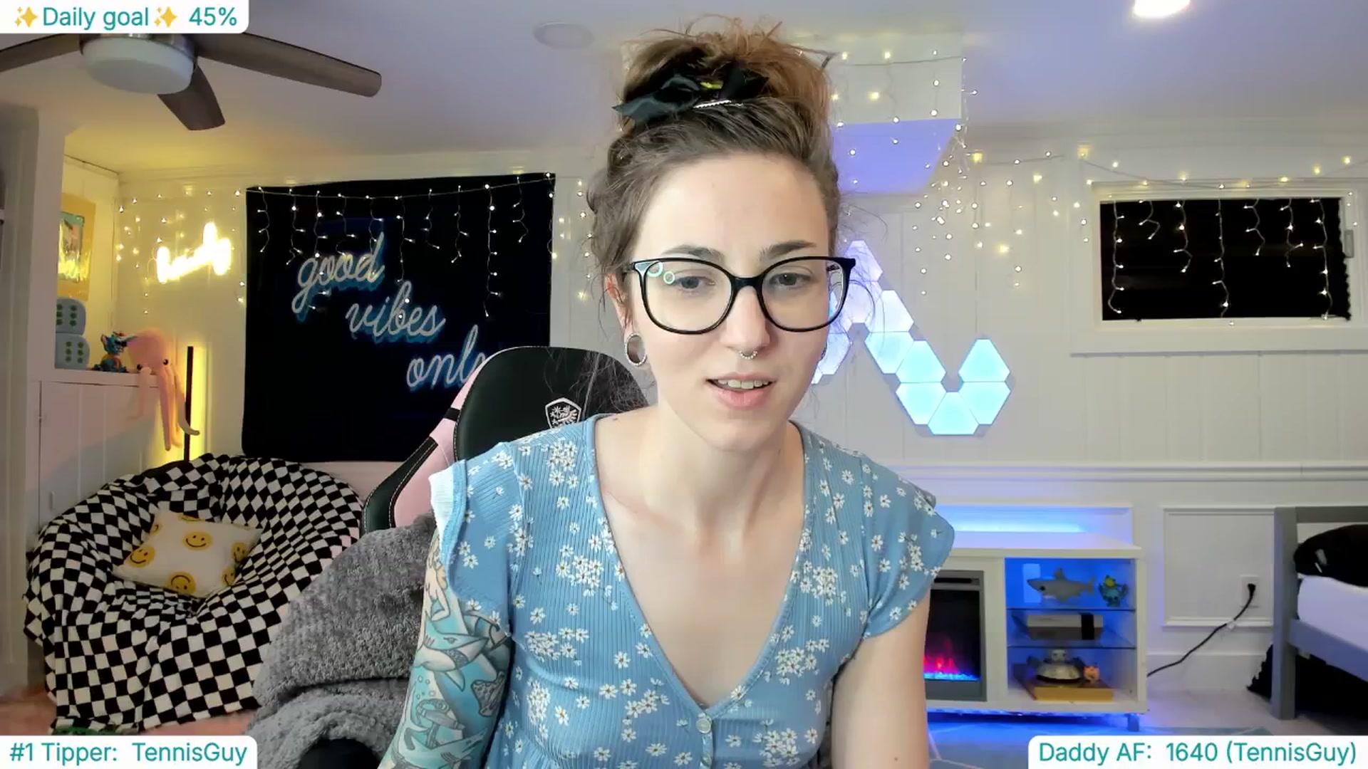 Gallery image thumbnail from TheSharkQueen's myfreecams stream on, 03/21/2025, 02:52 image 20 of 20