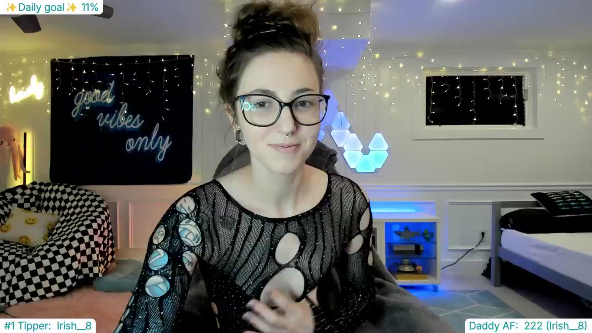 Gallery image thumbnail from TheSharkQueen's myfreecams stream on, 03/21/2025, 02:52 image 1 of 20