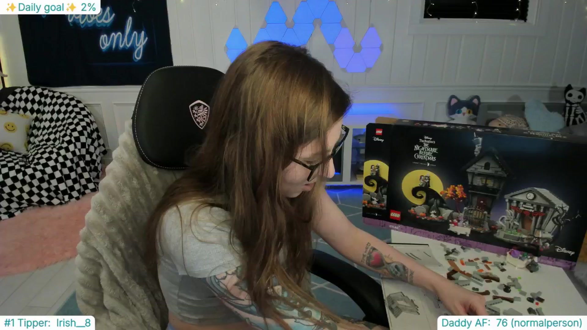 Gallery image thumbnail from TheSharkQueen's myfreecams stream on, 03/27/2025, 02:55 image 9 of 20