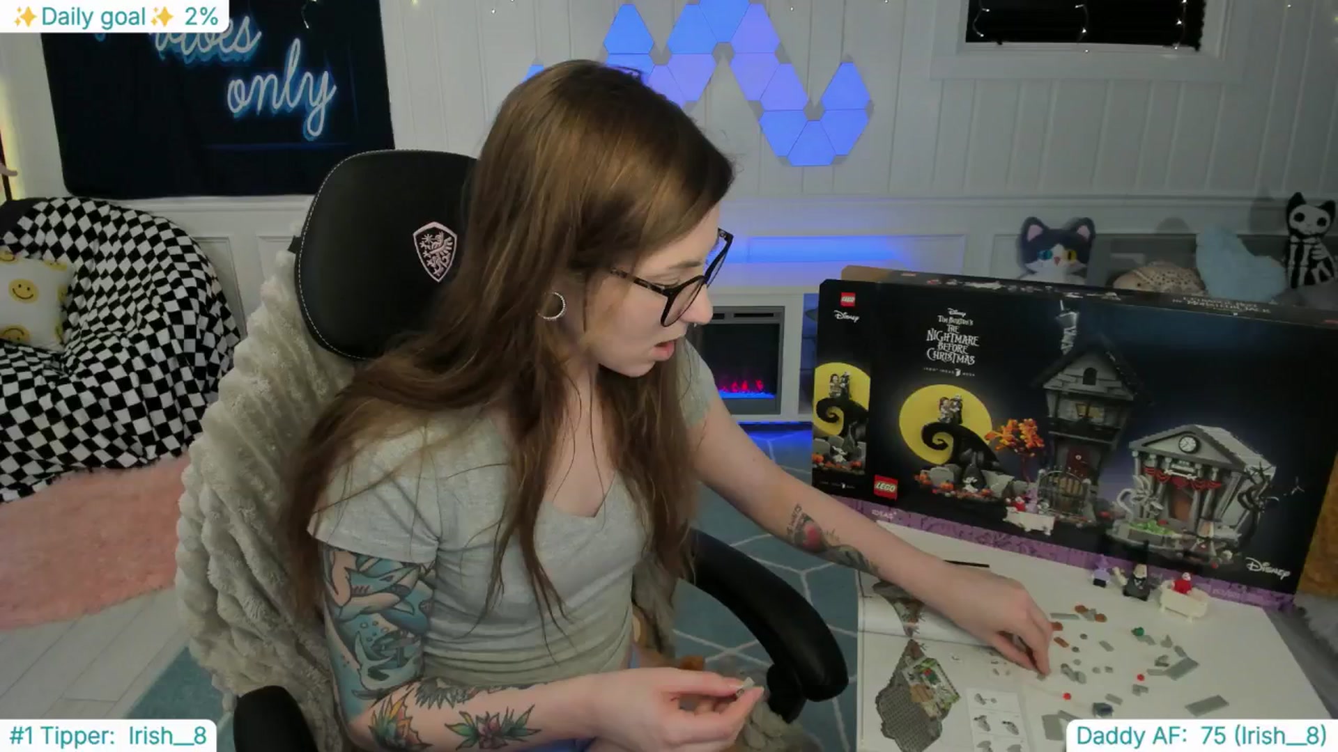 Gallery image thumbnail from TheSharkQueen's myfreecams stream on, 03/27/2025, 02:55 image 2 of 20