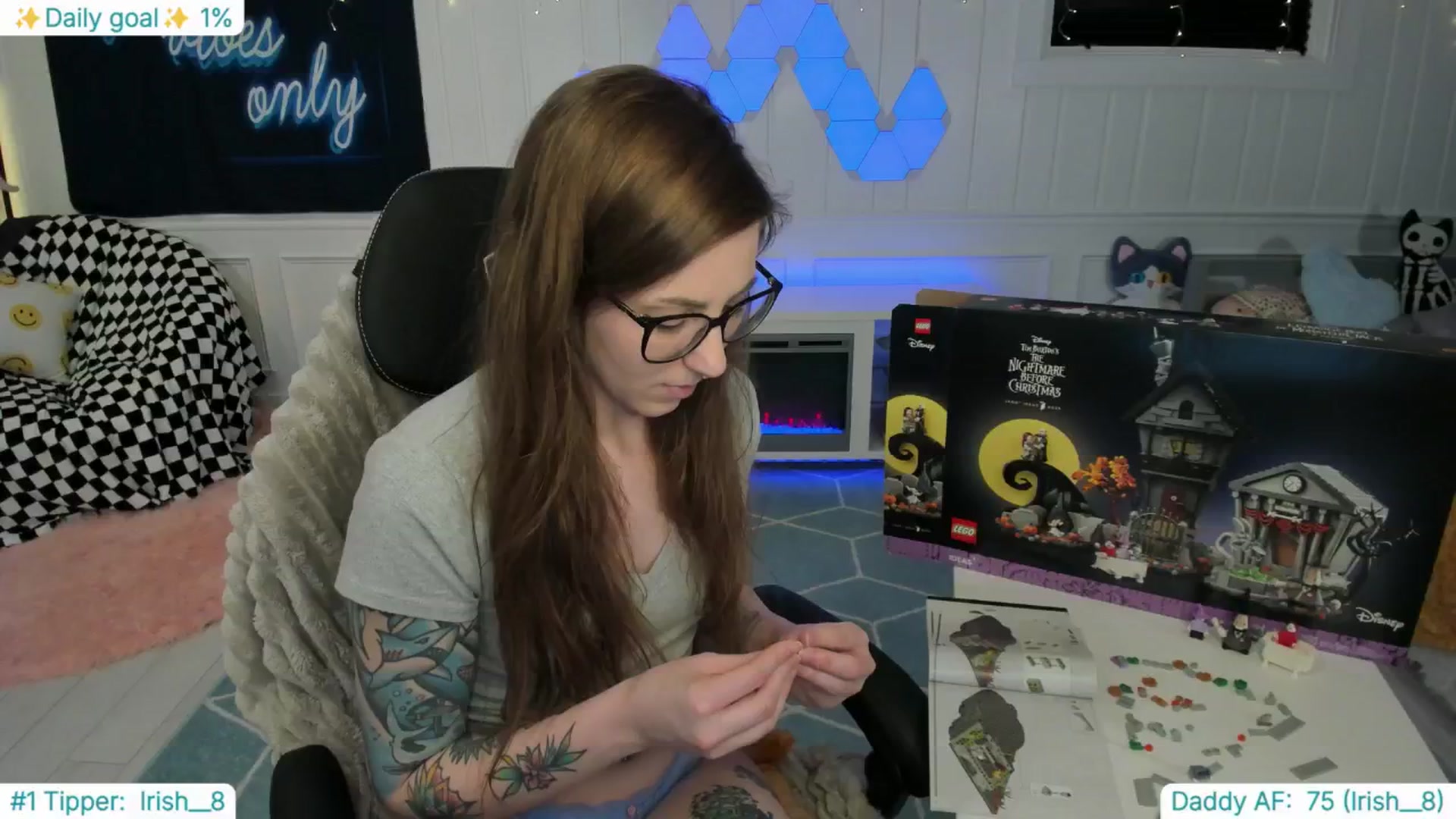 Gallery image thumbnail from TheSharkQueen's myfreecams stream on, 03/27/2025, 02:55 image 1 of 20