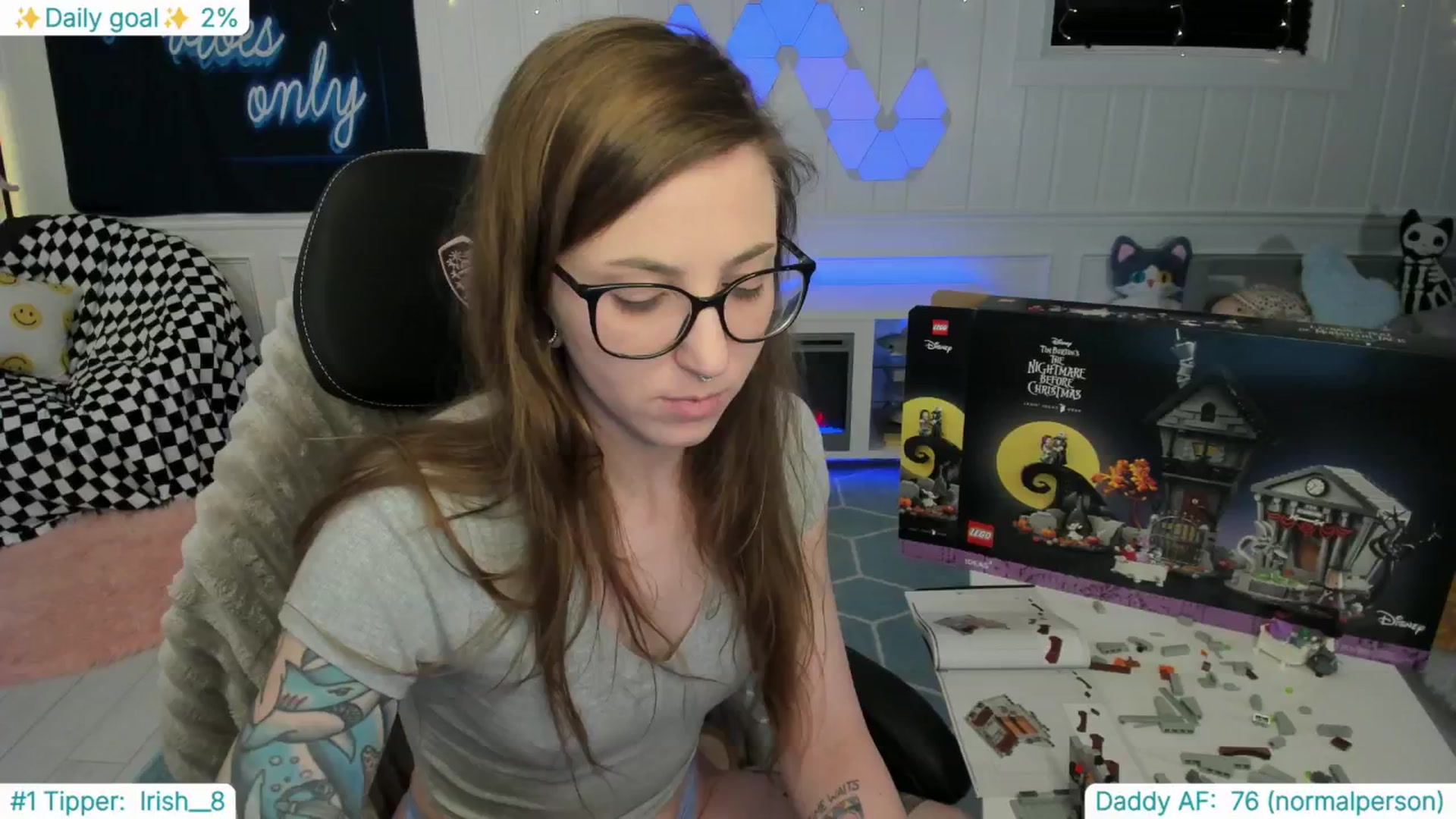 Gallery image thumbnail from TheSharkQueen's myfreecams stream on, 03/27/2025, 02:55 image 11 of 20