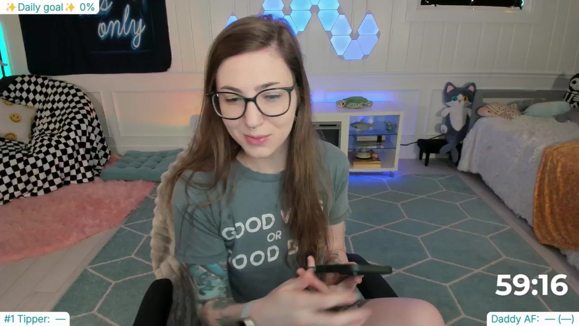 Gallery image thumbnail from TheSharkQueen's myfreecams stream on, 03/28/2025, 20:21 image 1 of 20