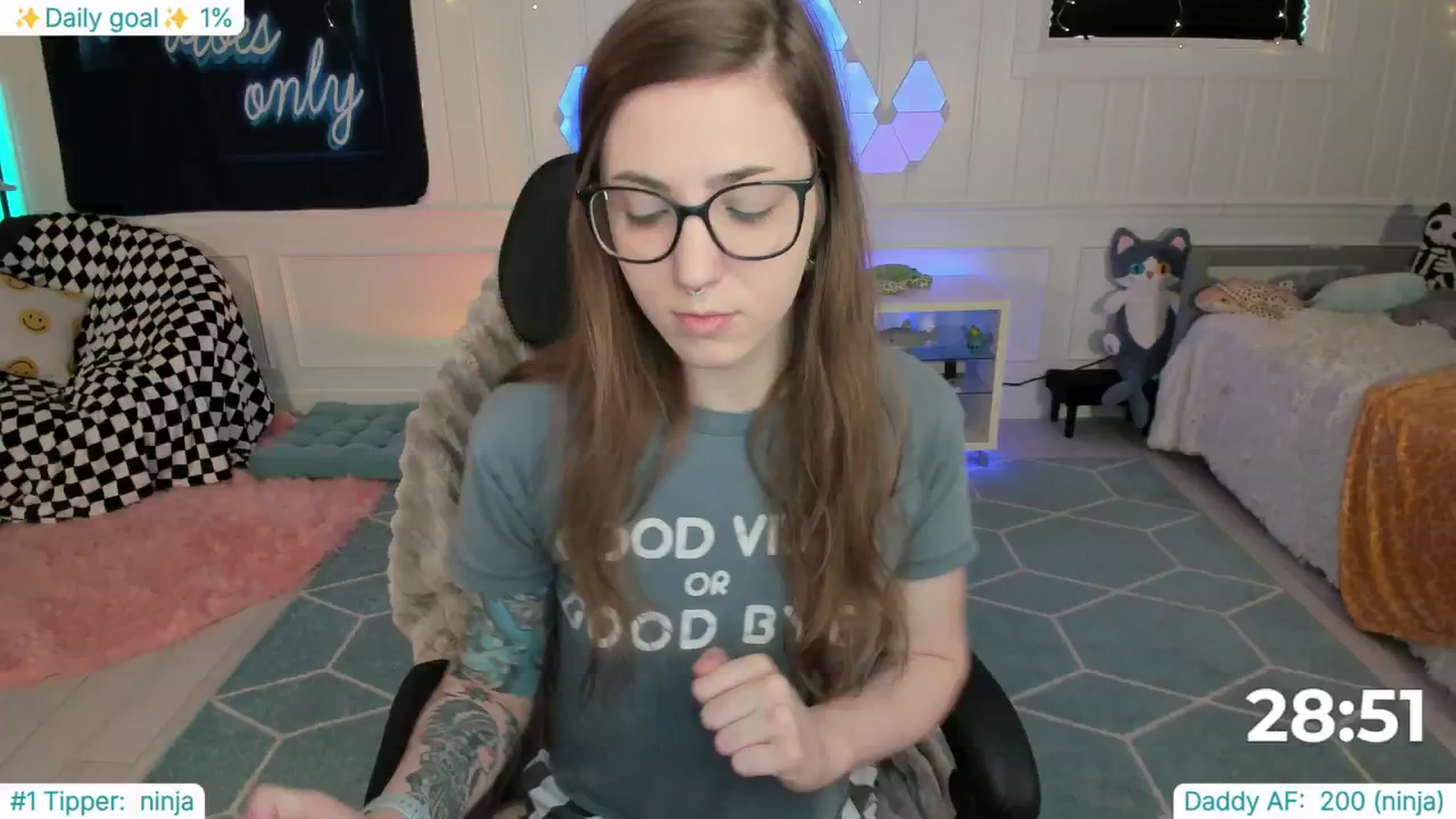 Gallery image thumbnail from TheSharkQueen's myfreecams stream on, 03/28/2025, 20:21 image 6 of 20