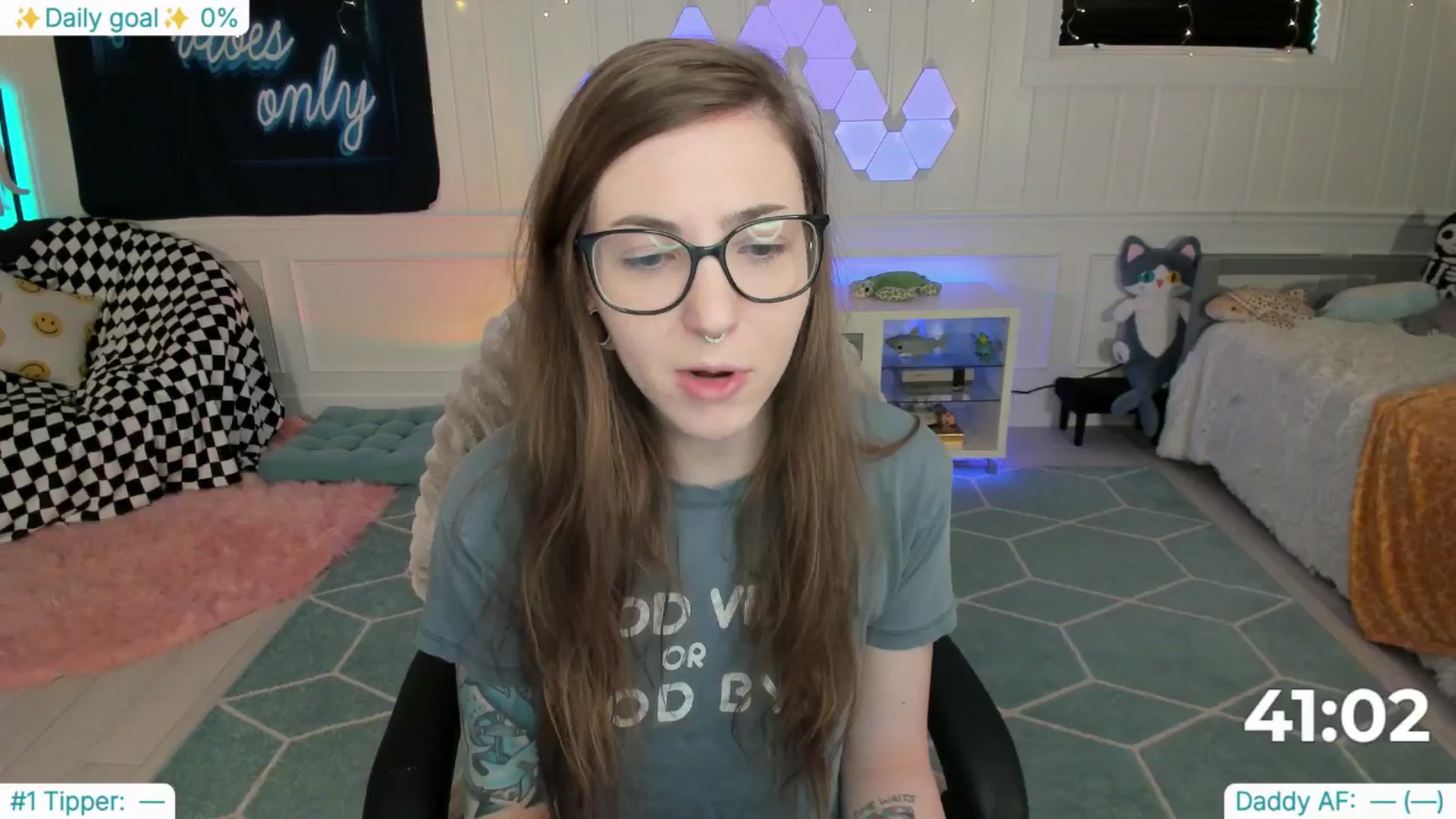 Gallery image thumbnail from TheSharkQueen's myfreecams stream on, 03/28/2025, 20:21 image 4 of 20