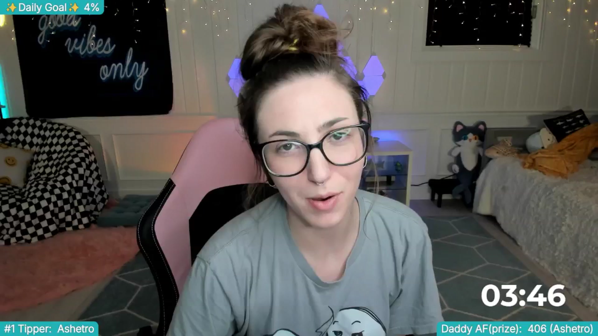 Gallery image thumbnail from TheSharkQueen's myfreecams stream on, 04/02/2025, 06:54 image 2 of 20