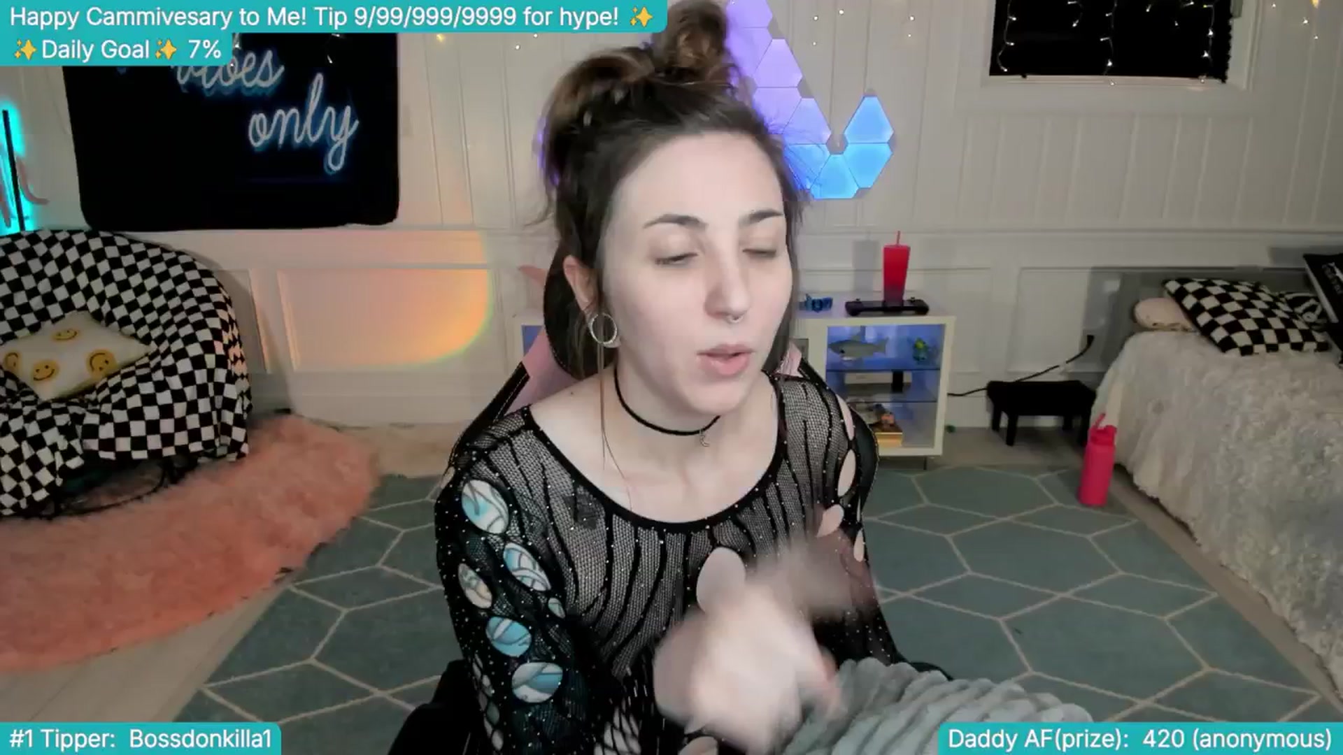 Gallery image thumbnail from TheSharkQueen's myfreecams stream on, 04/09/2025, 02:14 image 14 of 20