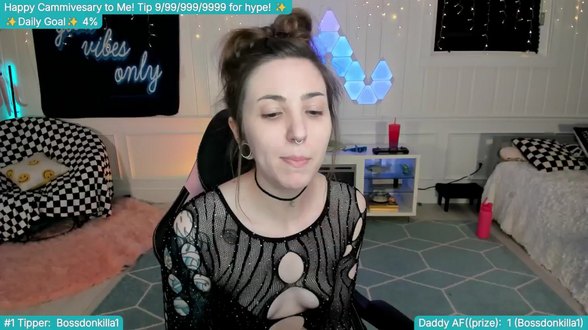 Gallery image thumbnail from TheSharkQueen's myfreecams stream on, 04/09/2025, 02:14 image 9 of 20