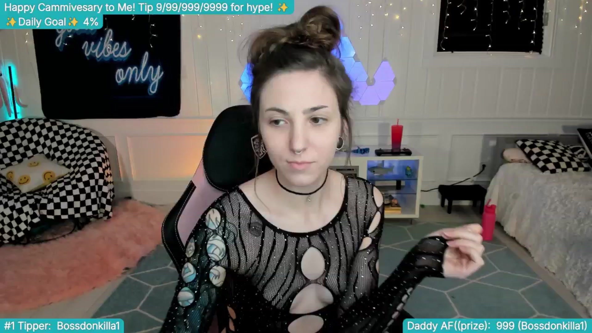 Gallery image thumbnail from TheSharkQueen's myfreecams stream on, 04/09/2025, 02:14 image 8 of 20