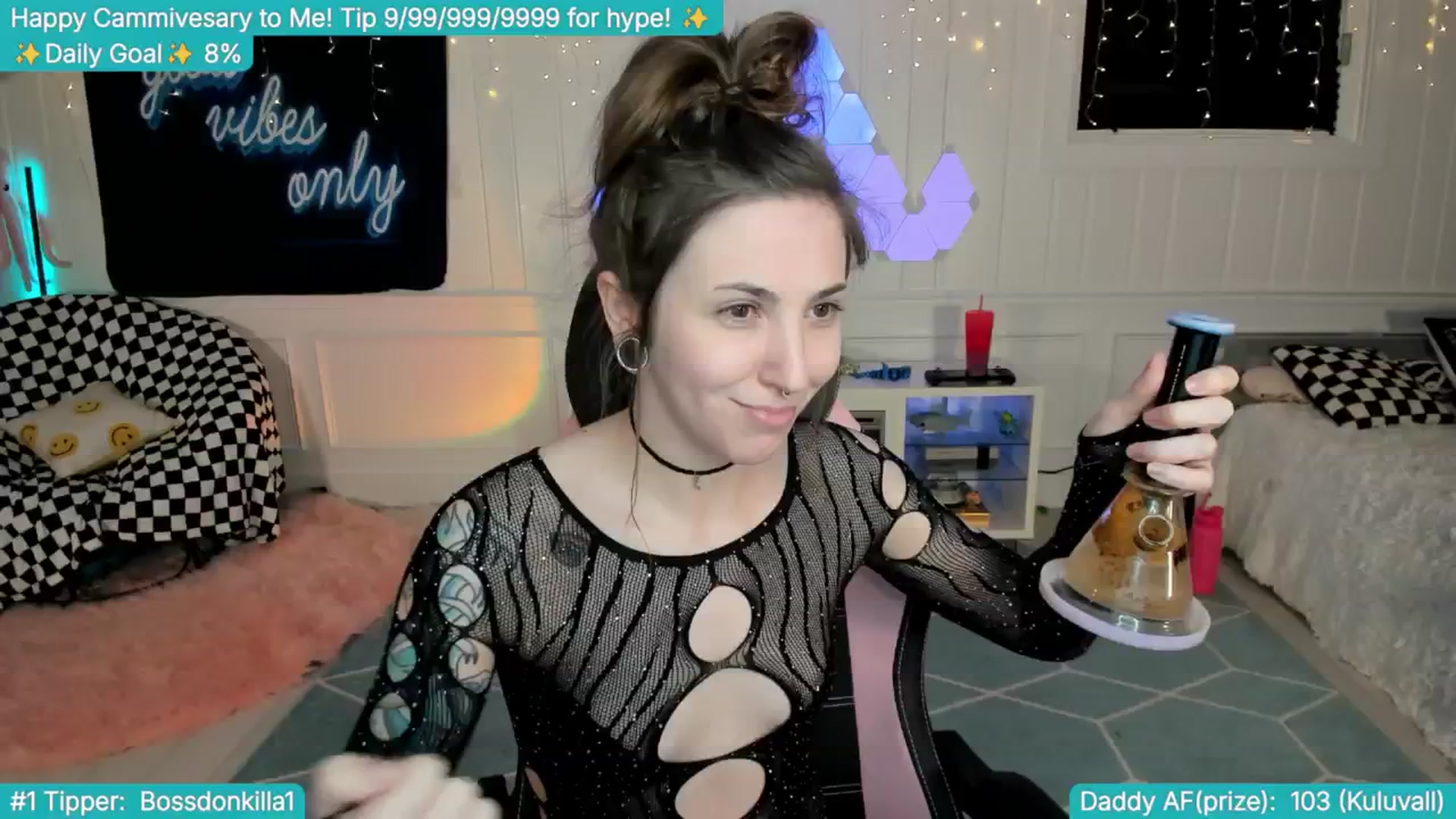 Gallery image thumbnail from TheSharkQueen's myfreecams stream on, 04/09/2025, 02:14 image 16 of 20