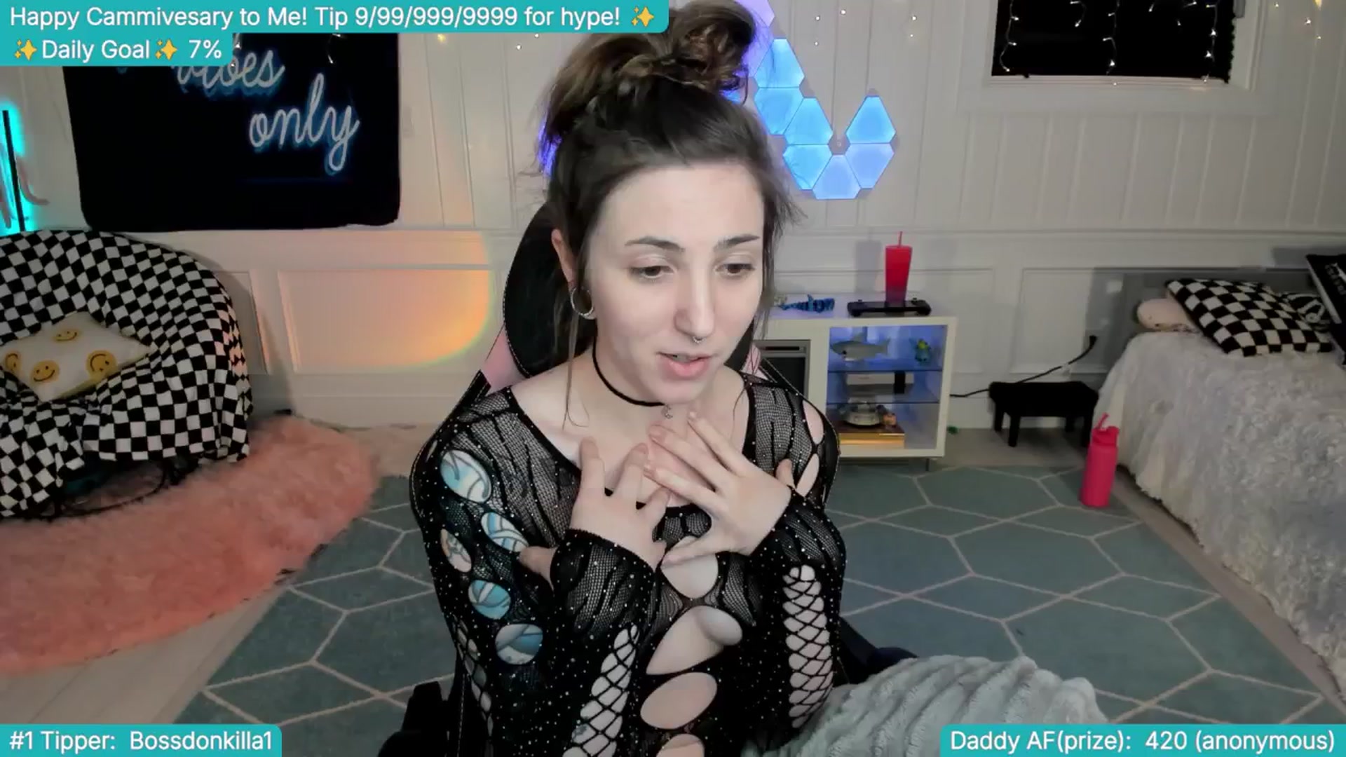 Gallery image thumbnail from TheSharkQueen's myfreecams stream on, 04/09/2025, 02:14 image 13 of 20