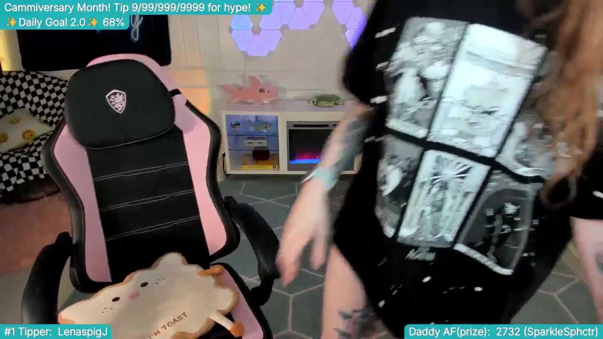 Gallery image thumbnail from TheSharkQueen's myfreecams stream on, 04/11/2025, 05:17 image 12 of 20