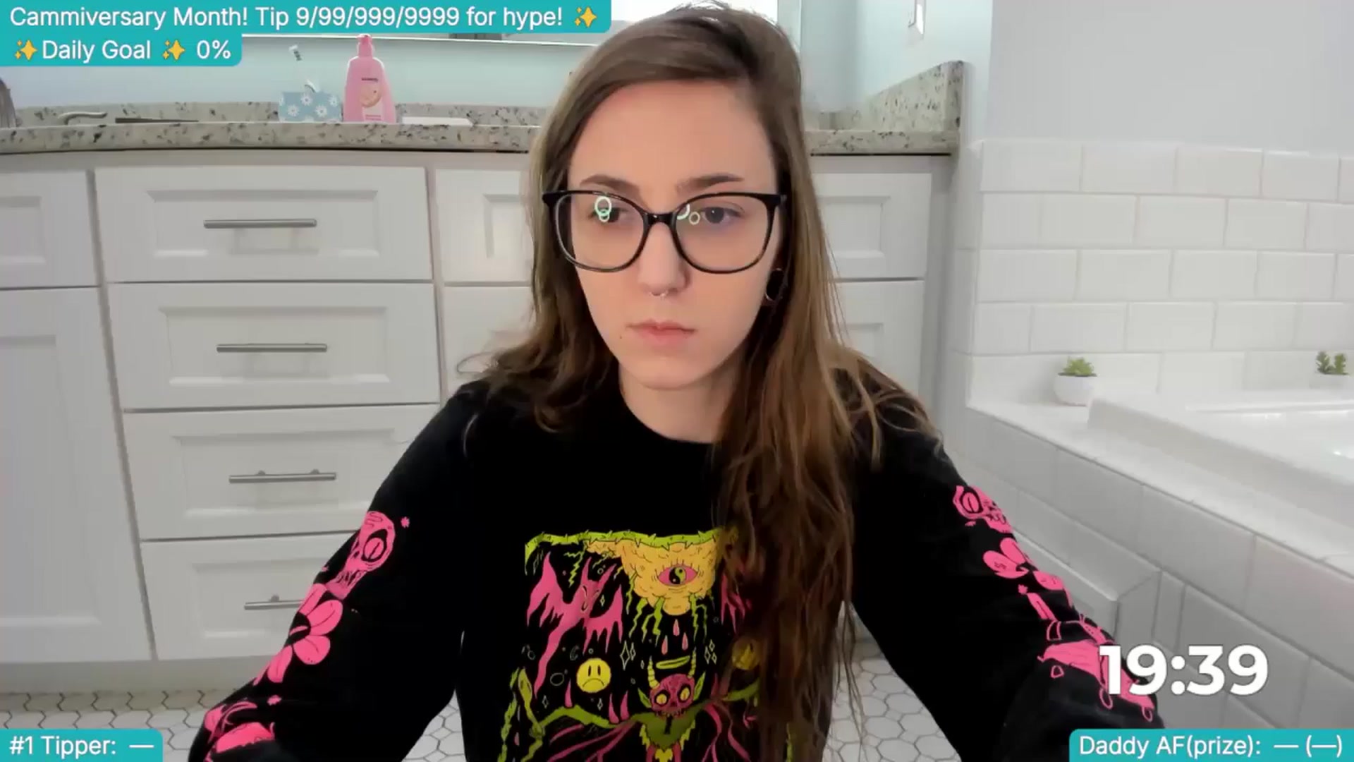 Gallery image thumbnail from TheSharkQueen's myfreecams stream on, 04/12/2025, 18:53 image 1 of 20