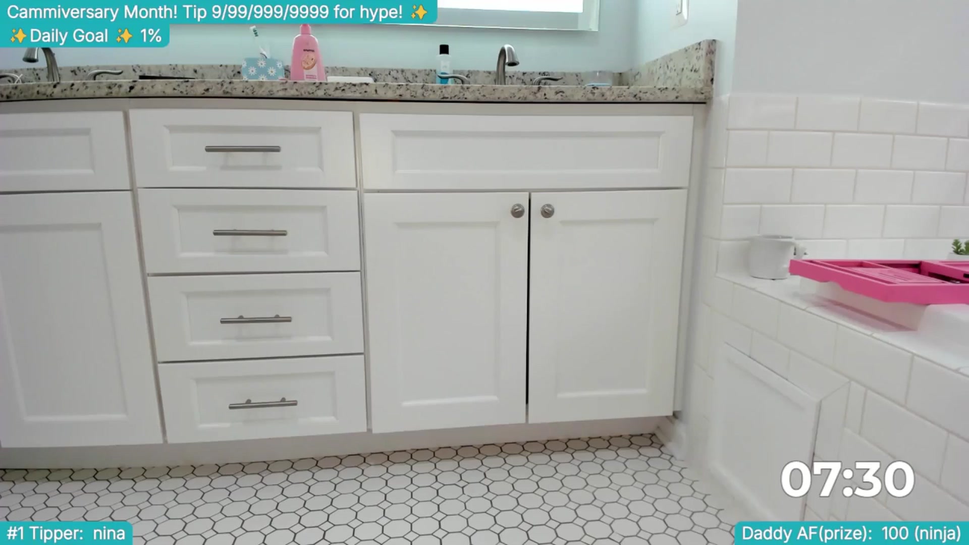 Gallery image thumbnail from TheSharkQueen's myfreecams stream on, 04/12/2025, 18:53 image 10 of 20