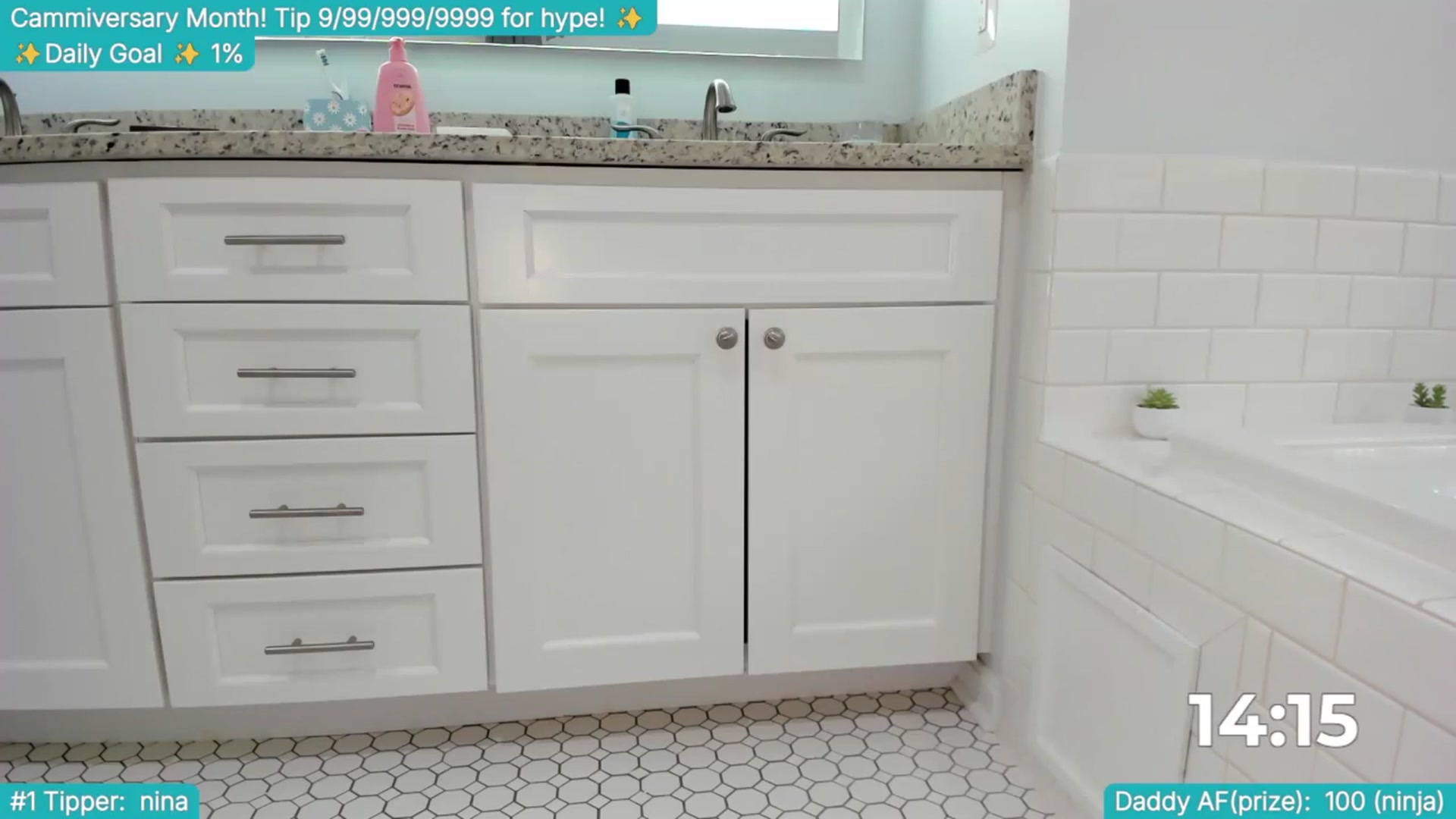Gallery image thumbnail from TheSharkQueen's myfreecams stream on, 04/12/2025, 18:53 image 5 of 20