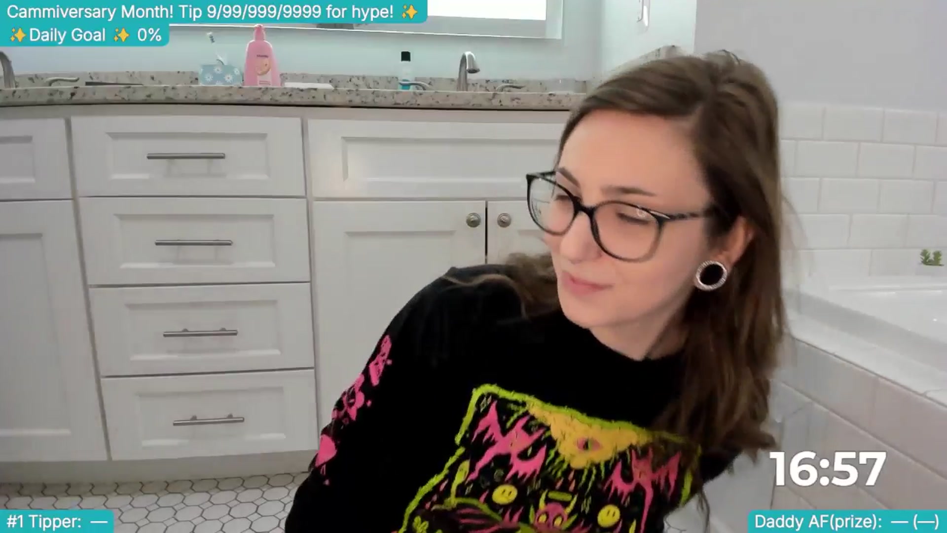 Gallery image thumbnail from TheSharkQueen's myfreecams stream on, 04/12/2025, 18:53 image 3 of 20
